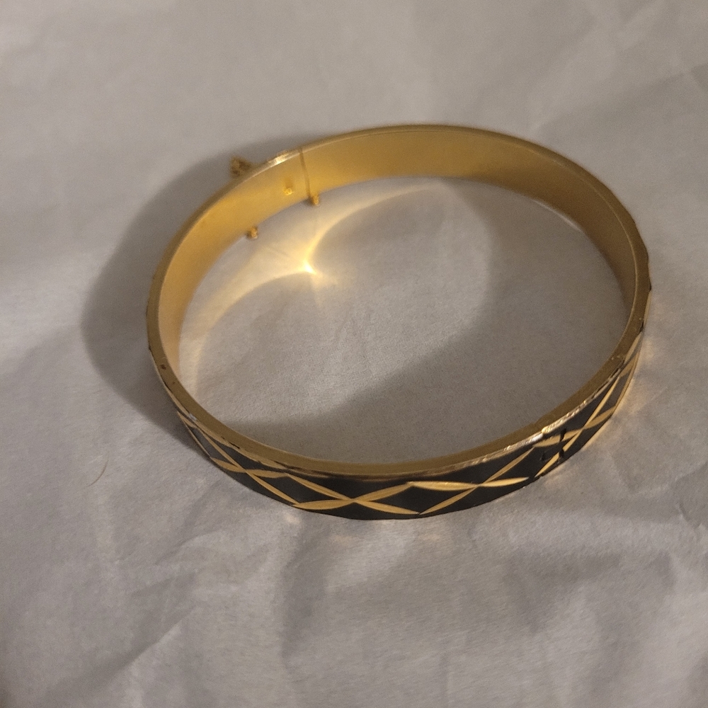 Gold Black Diamond Color Bracelet - Picture 3 of 9